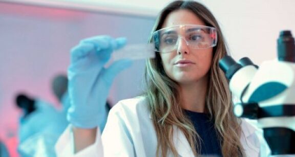 Biologistes : une d&eacute;mographie toujours en baisse