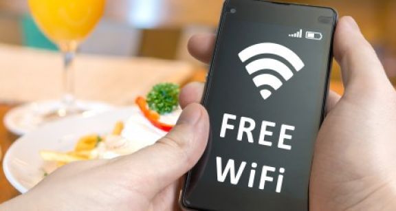 Wi-Fi dans un magasin : le commer&ccedil;ant est-il responsable en cas d’usage illicite par un client ?