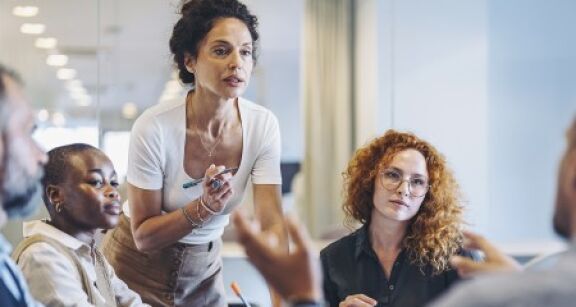 Cadres : les femmes toujours moins bien pay&eacute;es que les hommes