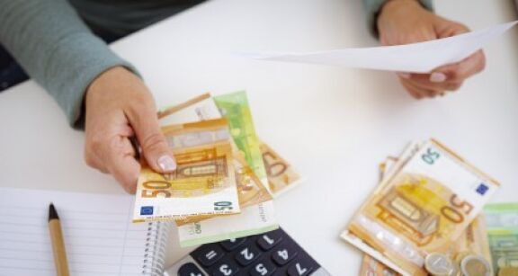 Refacturation de quote-part de primes d’assurance de groupe : quid de la TVA ?