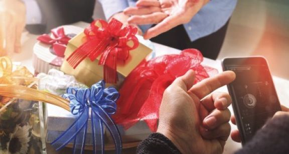 Cadeaux de fin d’ann&eacute;e : quelle fiscalit&eacute; ?