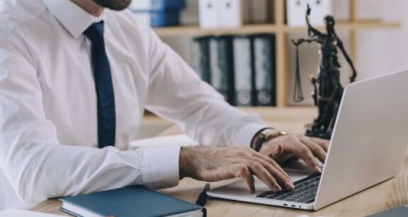 Obligation pour une association de s’inscrire comme repr&eacute;sentant d’int&eacute;r&ecirc;ts