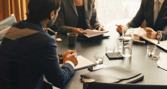 Administrateurs et mandataires judiciaires : pr&eacute;cisions sur l’exercice en soci&eacute;t&eacute;