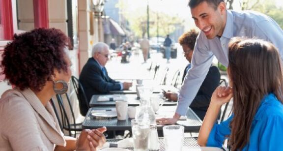 La restauration toujours en proie &agrave; une baisse de la fr&eacute;quentation