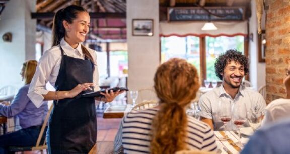 Malgr&eacute; les sacrifices des Fran&ccedil;ais et les incertitudes, la restauration termine l’ann&eacute;e dans le vert