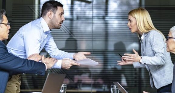 Mise en jeu de la responsabilit&eacute; d’un associ&eacute; : &agrave; quelles conditions ?