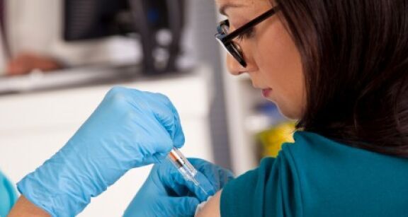 Vaccination contre la grippe : les p&eacute;nuries ralentissent la campagne