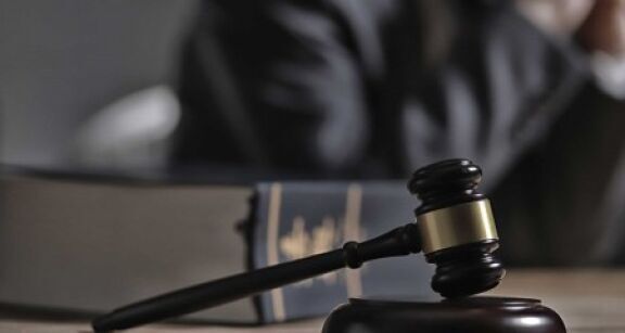 Entreprise en redressement judiciaire : les poursuites individuelles s’arr&ecirc;tent