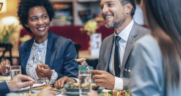 Frais de repas d&eacute;ductibles : les seuils pour 2025