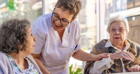 M&eacute;dico-social : r&eacute;sidents d&eacute;pendants dans les Ehpad et les r&eacute;sidences autonomie
